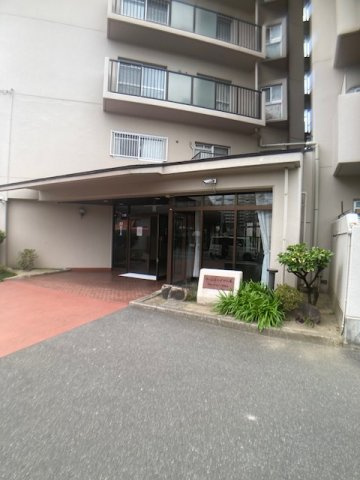 ローレルハイツ八尾のエントランス