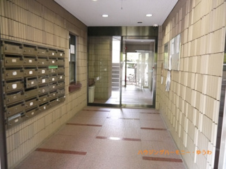 【エントランス】 | エントランス内部は、大変開放感があります。