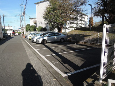 【駐車場】 | 片倉台団地２－１号棟 | 平置き駐車場です。