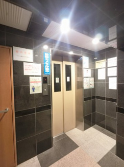 【その他共用部分】 | お買い物時やベビーカーの出し入れに便利なエレベーター付です。