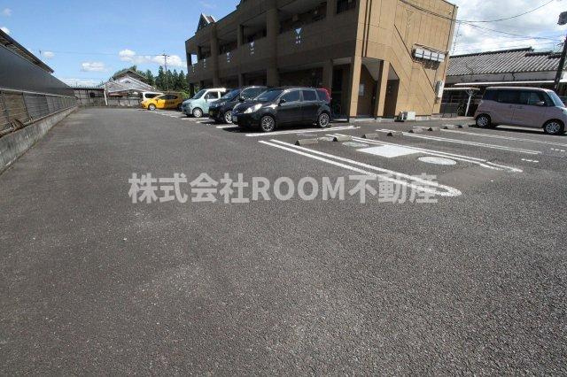 サンタプレイスの駐車場