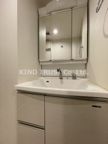 セレニテ梅田北Premiumの洗面所|明るい洗面所です