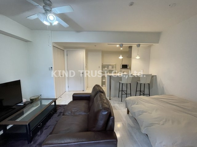 セレニテ梅田北Premiumの内装|明るい色調の室内です