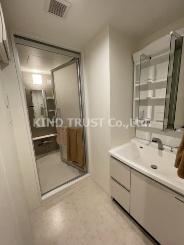 セレニテ梅田北Premiumの洗面所|広い洗面スペース