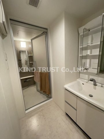 セレニテ梅田北Premiumの独立洗面台|独立洗面台、朝の身支度には欠かせません