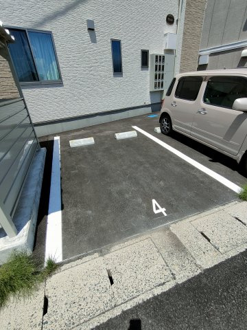 ラコルトの駐車場