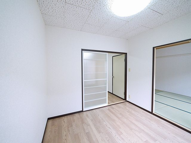 エスポワール神殿町の洋室|明るい洋室です