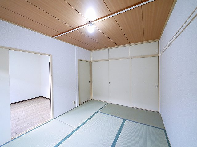 エスポワール神殿町の寝室|い草の香りが落ち着く素敵な和室です