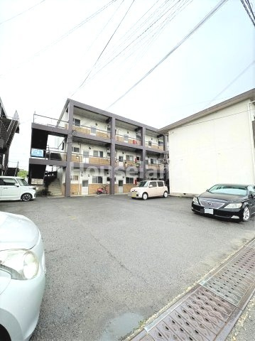 コーポ湊の駐車場