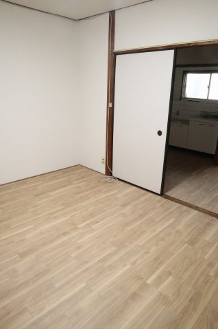 コーポ湊の洋室