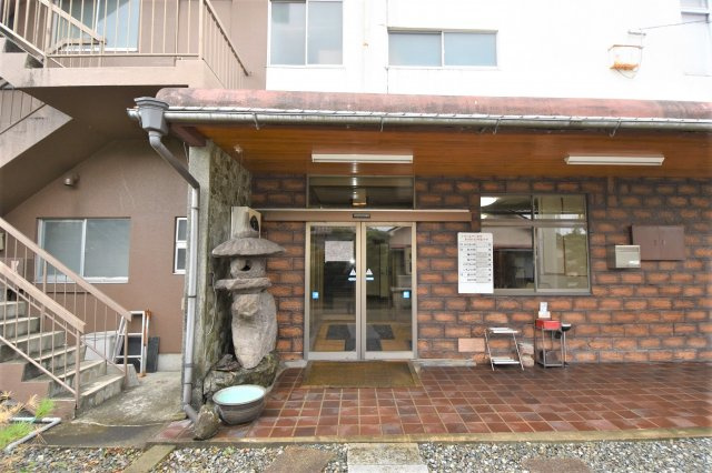 鏡町内田店舗のエントランス