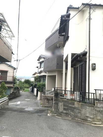 【前面道路含む現地写真】