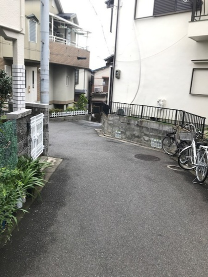 【前面道路含む現地写真】