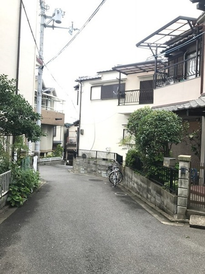 【前面道路含む現地写真】