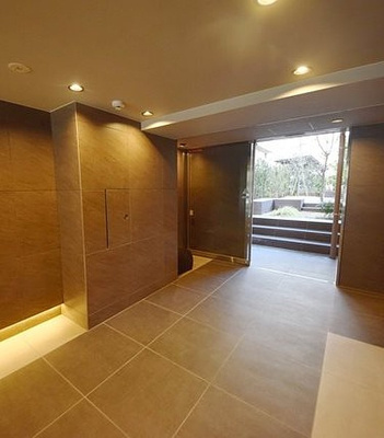 【ロビー】 | TATSUMIスカイガーデンテラス(タツミスカイガーデンテラス)