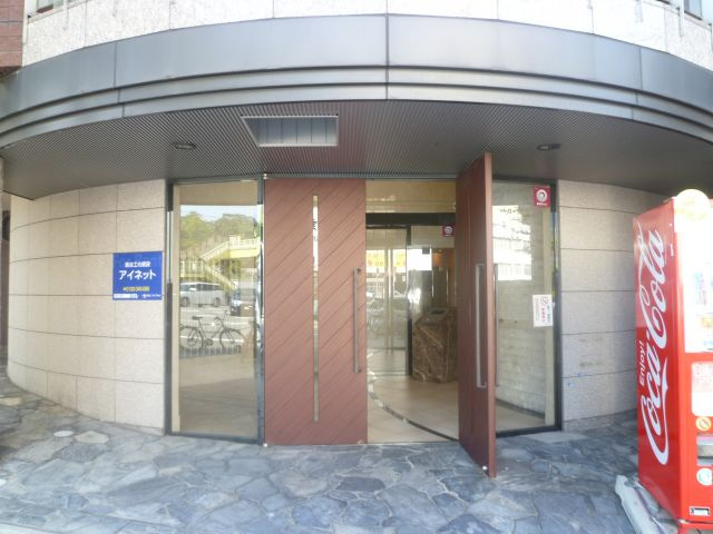 エスレジデンスガクエンザカのエントランス