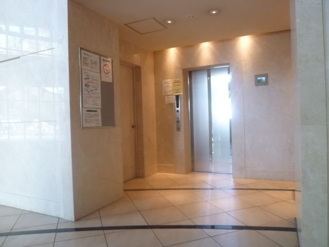 エスレジデンスガクエンザカのエントランス