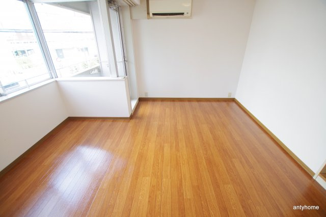 アスタラビスタ新梅田　仲介手数料無料の居間・リビング