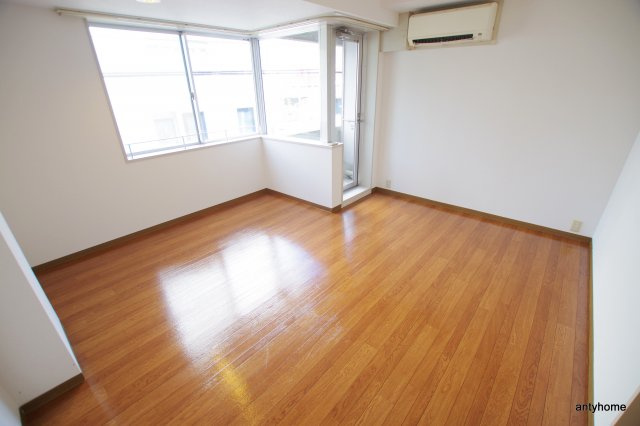 アスタラビスタ新梅田　仲介手数料無料の居間・リビング