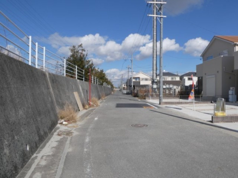 碧南市権現町21-1期新築分譲住宅　5号棟の前面道路含む現地写真|碧南市権現町21-1期新築分譲住宅前面道路西側公道約6ｍ