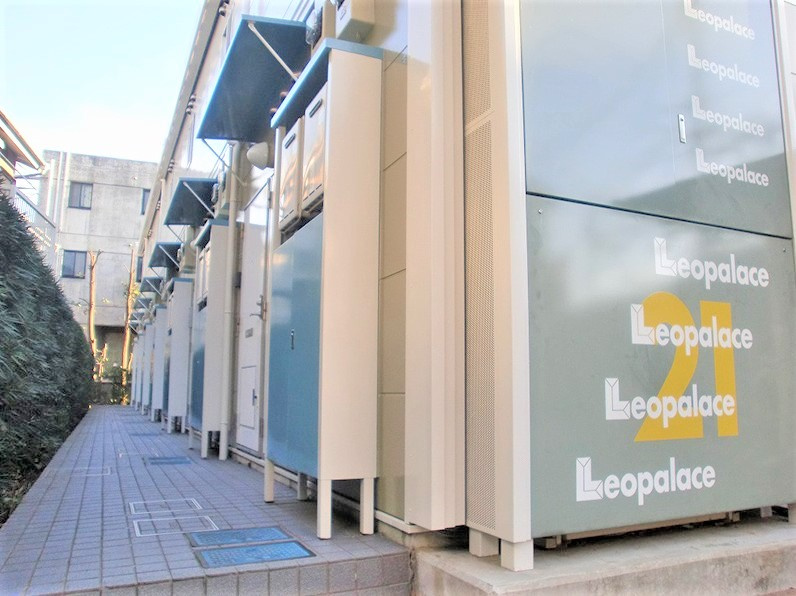 レオパレスベルデハイムのエントランス