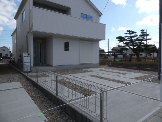 碧南市権現町21-1期新築分譲住宅　7号棟の駐車場|車をお持ちの方に嬉しい駐車場付きの物件です