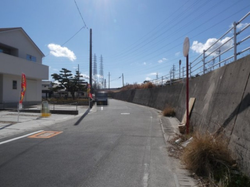 碧南市権現町21-1期新築分譲住宅　7号棟の前面道路含む現地写真|碧南市権現町21-1期新築分譲住宅前面道路東側公道約6ｍ