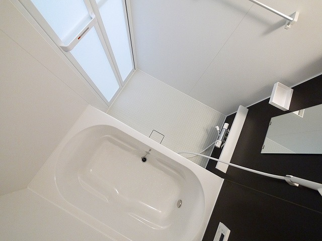 アルヴァローレ北町の浴室|ブラウンのアクセントパネルがオシャレな浴室です