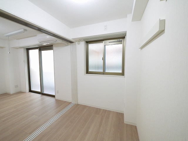 アルヴァローレ北町の洋室|窓からは明るい光が差し込みます