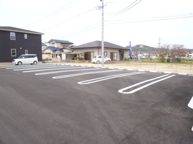 マイネ・ファミリエの駐車場