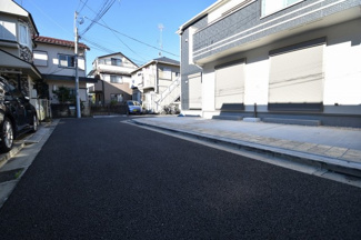 【前面道路含む現地写真】 | 南側4.0ｍ公道 お車の往来はほとんど御座いませんので小さなお子様などにも安心です。