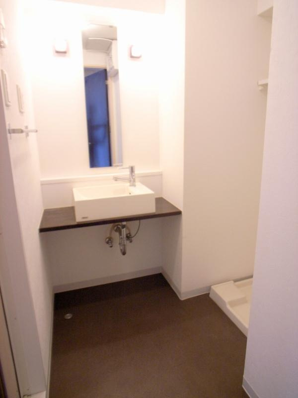 サヴォイフェアリーパーク　９階の洗面所|別号室のものです。現状優先になります。