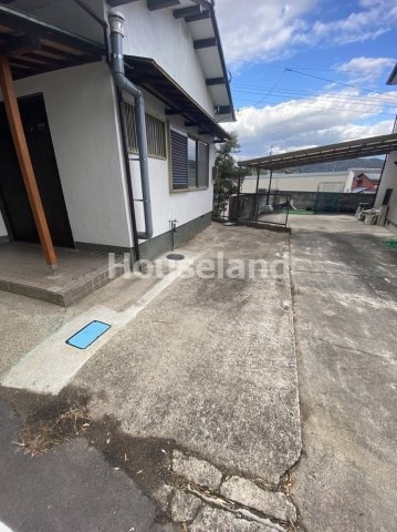 口須佐戸建（K様）の駐車場