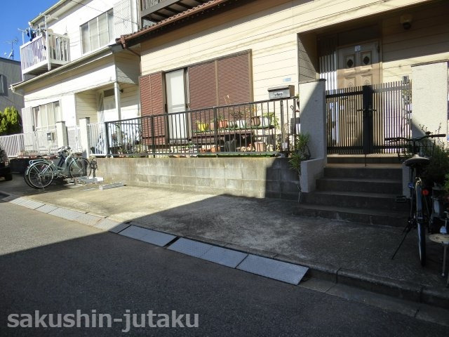 八千代台西１０丁目　中古戸建の駐車場
