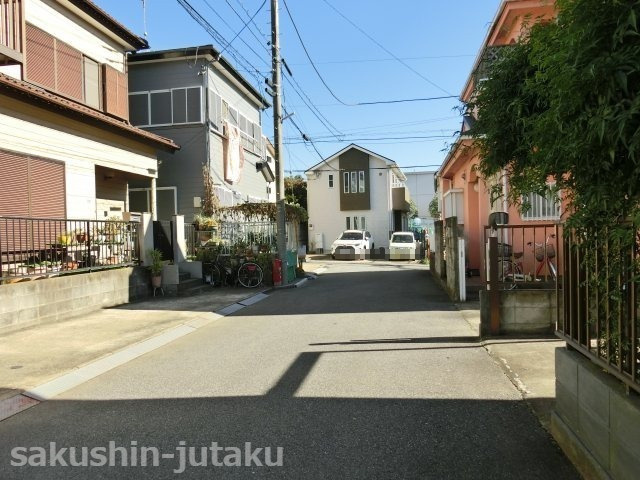 八千代台西１０丁目　中古戸建の前面道路含む現地写真|南西側４．５ｍ道路