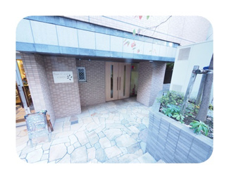 【エントランス】 | 落ち着いたエントランスです