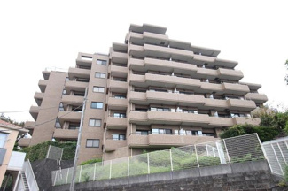 【外観】 | 全面タイル張りによる重厚感溢れる外観です♪