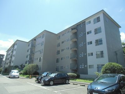 【外観】 | 膳所ハイツ11号棟 | 陽当りや通風・仕様設備やお部屋の大きさの比較、近隣・周辺環境や街並みなど、資料には掲載していない情報が現地にはたくさんあります。
是非一度、現地をご確認ください。
