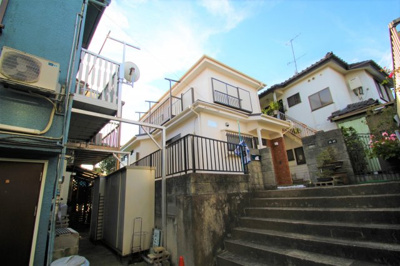 【前面道路含む現地写真】 | 海老名市柏ケ谷　中古戸建て　【仲介手数料無料】 | 前面道路含む現地写真です