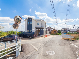 【前面道路含む現地写真】