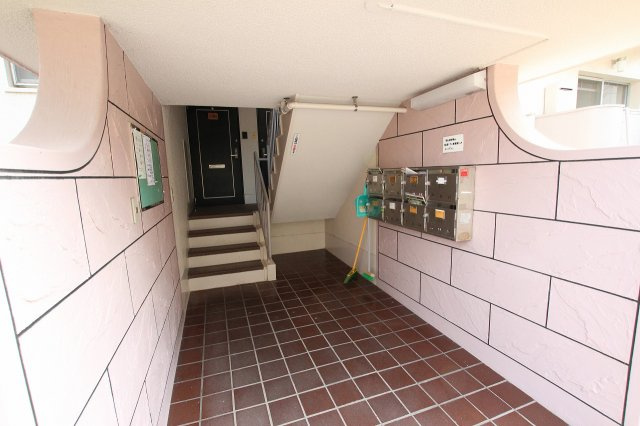 野間台住宅 3のエントランス