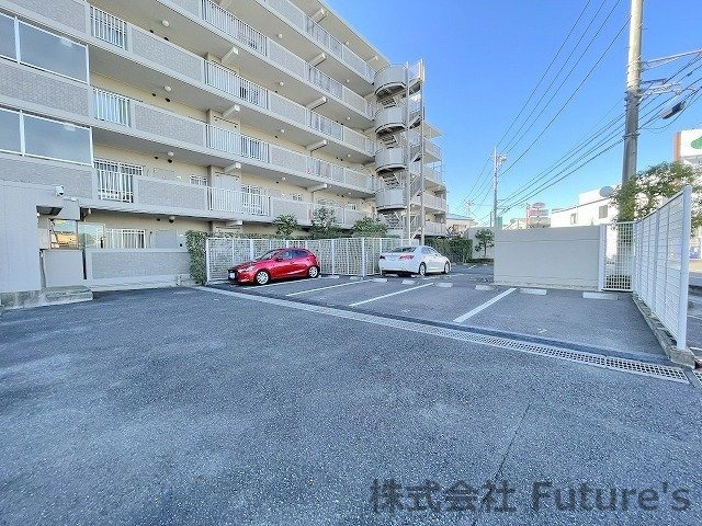 レックスハイム吉川の駐車場|敷地内駐車場です。