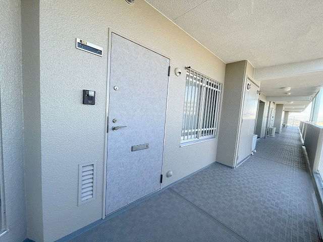 レックスハイム吉川のその他共用部分|玄関前の共有部分です。