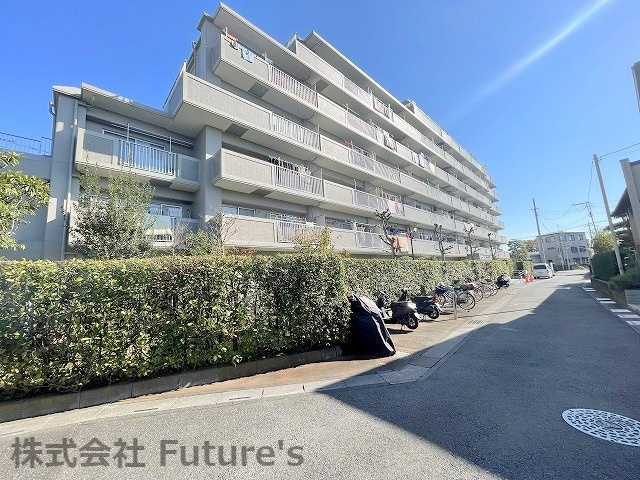 レックスハイム吉川の外観|日当たり良く越谷レイクタウンも徒歩圏内です。
