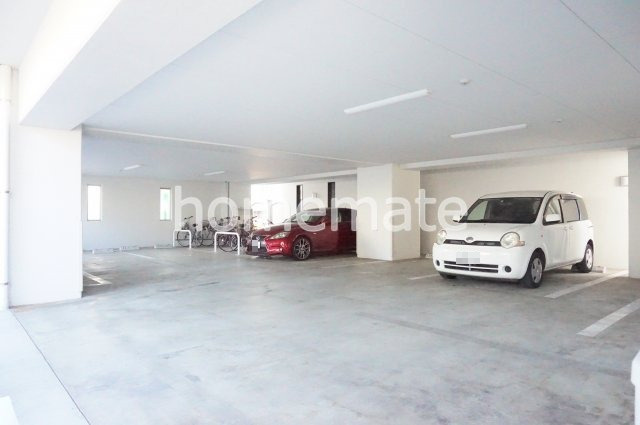 フェリーチェ九品寺の駐車場