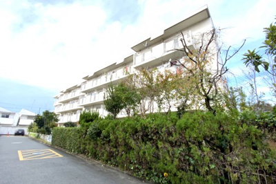 【外観】 | 南宇治ローレルコートB棟 | 〈こちらの物件〉に興味がある方はお気軽にお問い合わせ下さい！月々のお支払い希望額からお客様が購入可能な物件の価格をシミュレーション致します(*´▽｀*)