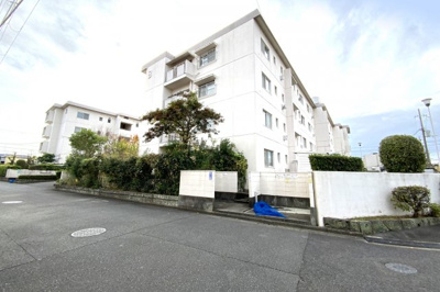 【外観】 | 南宇治ローレルコートB棟 | 《ローンの事やお家探しのご相談は（株）ゆいホームにお任せ下さい。ちょっとした疑問にも解りやすくお応えします。》お気軽にどうぞ(^^)/