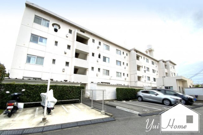 【外観】 | 南宇治ローレルコートB棟 | 徒歩1分に《フレンドマート伊勢田店》《ドラッグストア》があり大変便利な立地です(*´▽｀*)