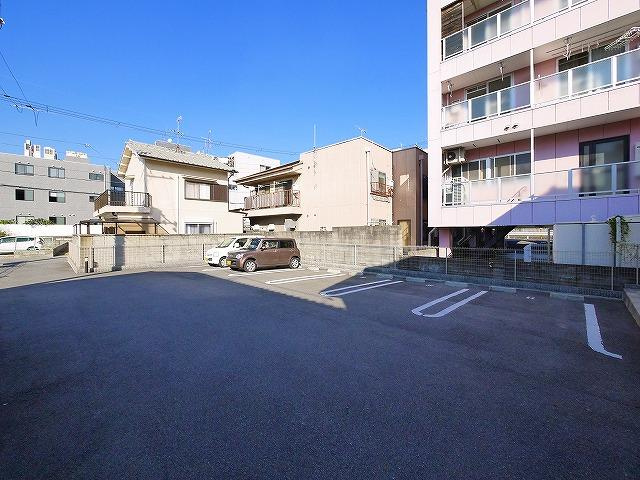 レジデンス・スルガの駐車場|駐車場があるので、車を買う予定の方も安心です