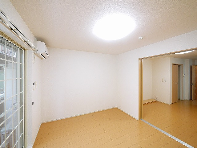 レジデンス・スルガの寝室|使い勝手のいい寝室です